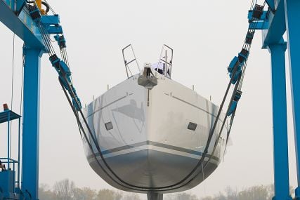Italia Yachts Launches Hull 01 of the 14.98 Bellissima Series