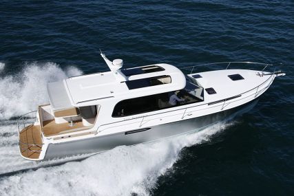 A Day Aboard the New Hylas M44