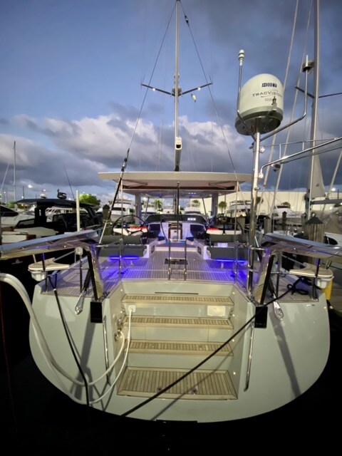 Hylas H57 at the dock